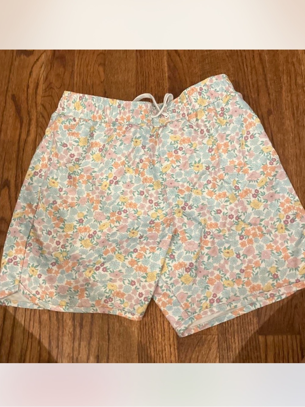 Minnow boys hawaiian floral boardie, size 13/14 EUC